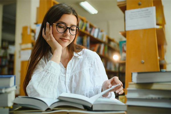 英国诺丁汉大学留学一年花费多少钱？